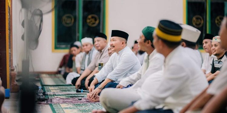 Bupati Banggai H. Amirudin menghadiri safari Ramadhan di Kecamatan Kintom Kabupaten Banggai, Minggu (16/04/2023). (Foto: DKISP Kabupaten Banggai)