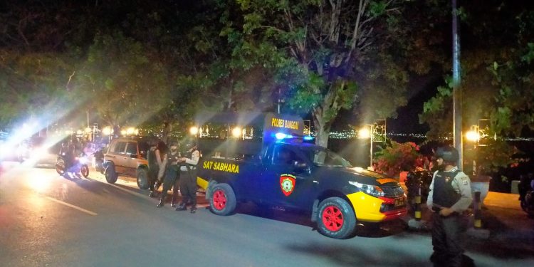 Satuan Samapta Polres Banggai konsisten melaksanakan patroli Blue Light jelang lebaran Idul Fitri di Luwuk.