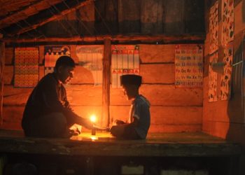 Luangkan Waktu Istirahat, Satgas TMMD Ajari Anak-anak Mengaji