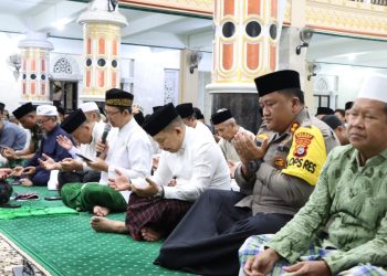 Sambut Tahun 2024, Kapolres Banggai Hadiri Dzikir dan Doa Bersama di Masjid Agung Luwuk