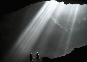 10 Destinasi Wisata Gua di Indonesia yang Menarik Dijelajahi