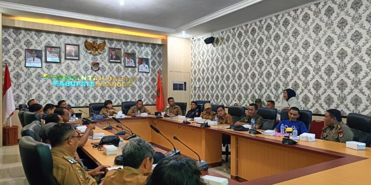 Foto : Mediasi Permasalahan Warga Desa Tuntung Dan PT.KFM