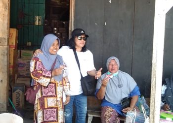 Calon DPD RI “Eva Bande” , Aktivis Perempuan Sulteng Blusukan di Pasar Bunta