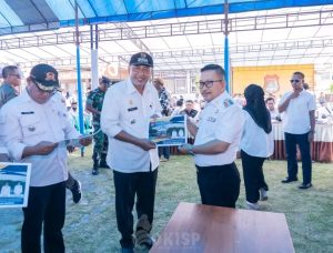 Amirudin Tamoreka Bupati Banggai Dan Hariyanto K Galib Camat Simpang Raya