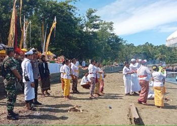Kapolsek Pimpin Pengamanan Sembahyang Bersama Umat Hindu di Nuhon