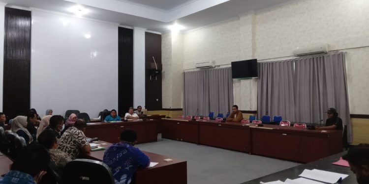 Rapat dengar pendapat terkait tuntutan pelayanan rsud Luwuk banggai. (foto : Chaerul salam)