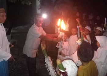 Ratusan Warga Sambut Ramadan dengan Pawai Obor di Kalaka Banggai