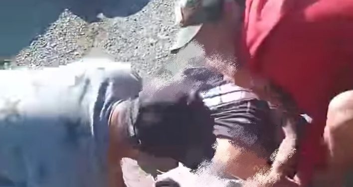 Evakuasi korban dari TKP ke Puskesmas Bunta. (Dok. Screenshot Live akun Facebook Sabdi Galaan)