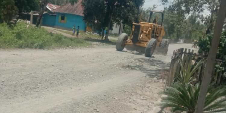 Proses Pengerjaan Jalan Desa Dondo Soboli, kecamatan bunta, kabupaten Banggai . (Dok. Kilasbanggai.com)