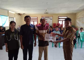 Pemdes Dowiwi Simpang Raya Salurkan BLTDD ke 30 KPM