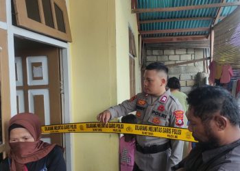 Polisi Olah TKP Kasus Penemuan Mayat Gantung Diri di Tanjungsari, Luwuk