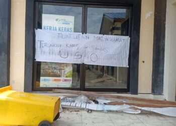 Kantor Desa Uso Banggai Disegel,  Kades dan Sekdes Diminta Turun Dari Jabatan