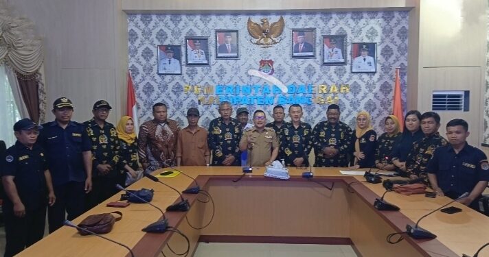 Bupati Amirudin Bersama pengurus PABPDSI kabupaten Banggai, Sulawesi tengah.(Dok.Ist)