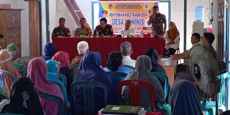 Penyaluran BLTDD di Desa Koninis, Kecamatan Simpang Raya, Kabupaten Banggai. (Dok.ist)
