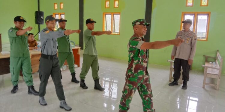 Penguatan Kapasitas Satlinmas Oleh TNI/Polri di Desa Mantan A, Kecamatan Simpang Raya, Kabupaten Banggai. (Dok.ist)