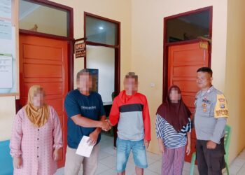 Bertengkar Sampai Cekik Leher Gegara Tai Ayam