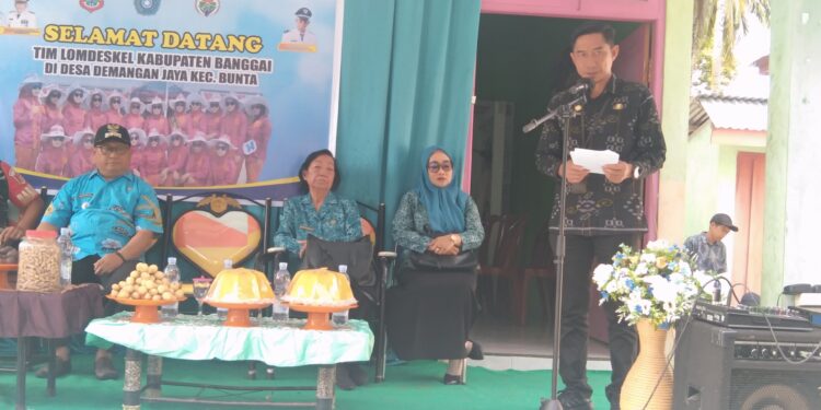 Hasan Baswan Kadis PMD saat sambutan di desa Demangan jaya, kecamatan bunta, kabupaten Banggai. (Dok.Kilasbanggai.com)