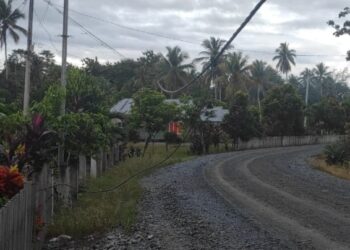 Membahayakan Warga, Kabel Listrik di Dondo Bunta Menjulur Ketanah