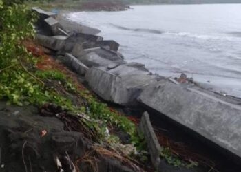 Baru Dibangun Oleh Pemerintah, Talud Pengaman Pantai di Kalaka Bunta Roboh Total