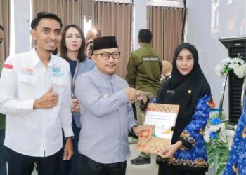 Bupati Amirudin Kembali Serahkan SK Pengangkatan PPPK