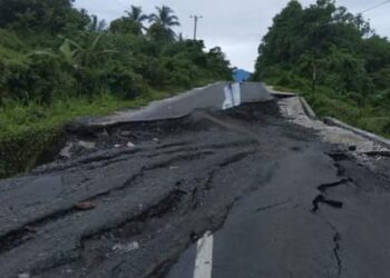 Belum Setahun Diaspal, Jalan Penghubung Kecamatan Bunta-Simpang Raya Ambruk