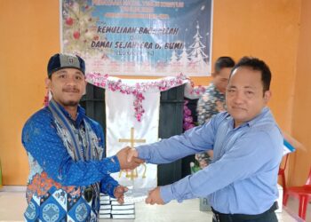 GMKI Cabang Luwuk Serahkan Bantuan Alkitab di Gereja