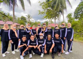 Pemdes dan BPD Balaang Nuhon Ikut Lomba Gerak Jalan Sedot Perhatian Penonton