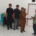 Pemdes Mantan B Nuhon Serahkan BLTDD ke 17 KPM, Yerlianus; Utamakan Untuk Kebutuhan Pokok