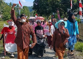 Menyambut HUT RI ke 79, Warga Demangan Jaya Laksanakan Karnaval dan Do’a Bersama