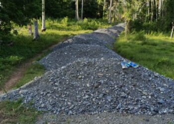 Proyek Jalan Tanpa Papan Informasi  di Bunta Belum Rampung, Warga Mengeluh
