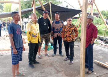 Bupati dan Wakil Bupati Banggai Kunjungi Rumah Korban Kebakaran di Desa Tirtasari