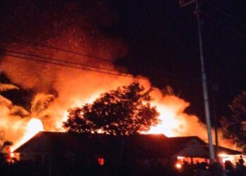 Kebakaran Hebat Hanguskan Dua Rumah Warga di Batui Banggai