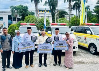 Pemda Banggai Terima Bantuan Mobil Ambulans Dari Bank Sulteng