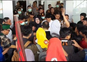 Ratusan Mahasiswa Unjuk Rasa Tolak UU TNI dan Kawal RUU Perampasan Aset