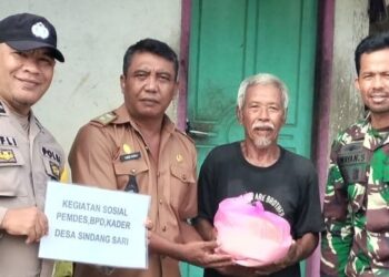 Semangat Gotong Royong, Pemdes Sindang Sari Sisihkan Gaji untuk Berbagi ke Lansia