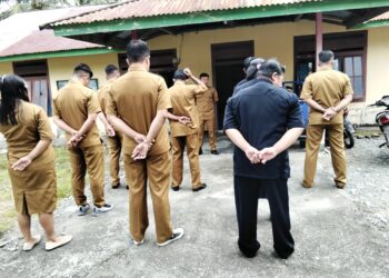 Kades Abniel Pimpin Apel Pagi, Tekankan Perangkat Desa Dowiwi Disiplin Waktu Kerja