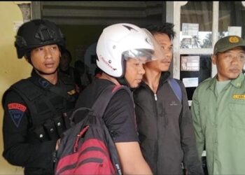 Warga Pertanyakan Mobilisasi 28 Pemuda Sambil Bawa Senjata Tajam saat PSU Pilkada Banggai di Toili