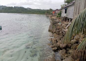 Atasai Masalah Abrasi Pantai, Pemdes Bone Baru Ajukan Usulan ke Pemda Banggai Laut