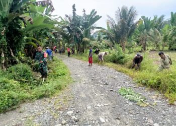 Pemdes dan Masyarakat Doda Bunta Laksanakan Kerja Bakti, Libatkan Anggota TNI