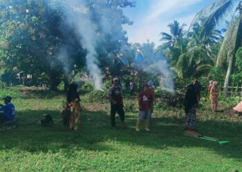Hari Libur, Pemdes dan BPD Hion Laksanakan Kerja Bakti Pembersihan Lingkungan