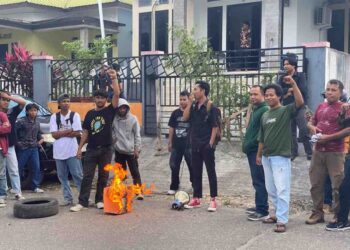 Aksi Protes PHK Sepihak, Massa Boikot Kantor PT KIM