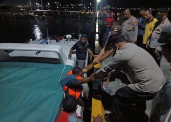 Kapal dari Walea Menuju Pagimana Tenggelam, Kapolsek Langsung Pimpin Evakuasi