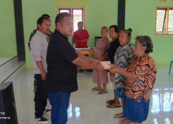 Pemdes Mantan A Simpang Raya Salurkan BLTDD ke 17 KPM