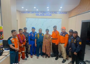 Tim SAR Gabungan Evakuasi Penumpang KM Tilong Kabila dalam Kondisi Selamat