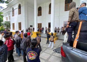Puluhan Mahasiswa dan Honorer Damkar Gelar Aksi Protes, Tuntut Pencopotan Kadis Damkar Banggai