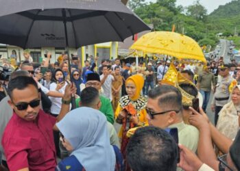 Pasca Pelantikan di Palu, Bupati dan Wakil Bupati Banggai Dijemput Ratusan Warga di Gerbang Perbatasan