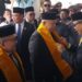 Ketua DPRD Banggai Sambut Bupati Amirudin dengan Selempang Kuning Motif Burung Maleo