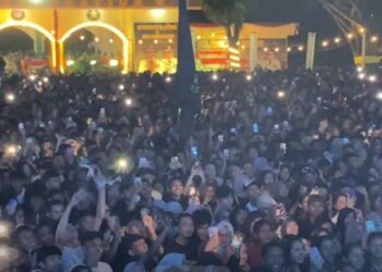 Ribuan Warga Padati Lapangan Mirqan Halimun, Sambut Bupati dan Wakil Bupati Banggai Terpilih dengan Konser Akbar Artis Timur