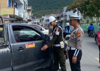 Tertibkan Kawasan Rawan Macet, Aparat Gabungan Gelar Razia Parkir di Luwuk