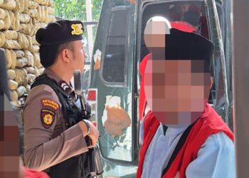 Polres Banggai Kawal 20 Tahanan dengan Senjata Lengkap dari Lapas Menuju Pengadilan